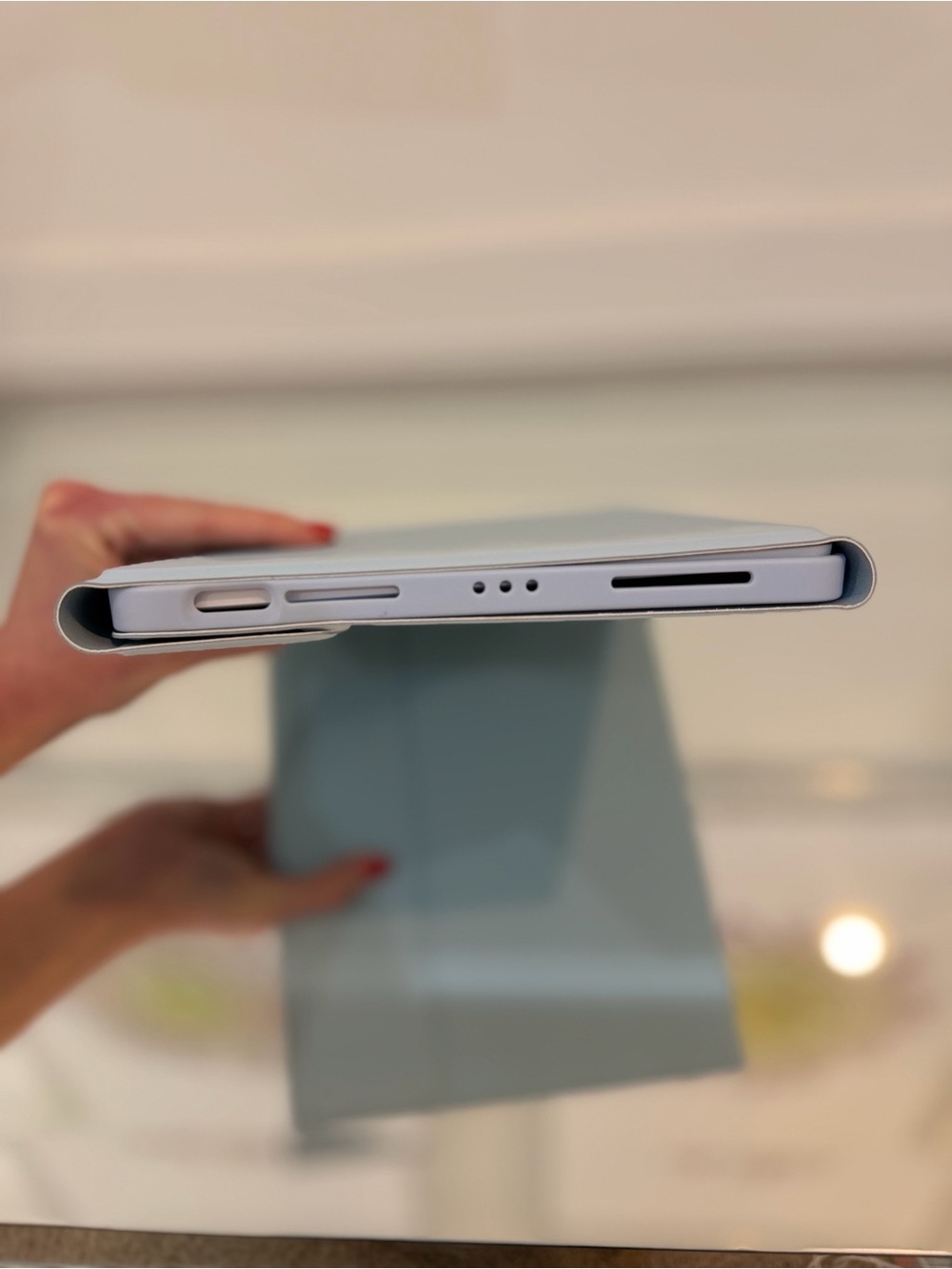 IPAD - Tablet Keyboard Case with Built-In Trackpad - Picture 7 of 8